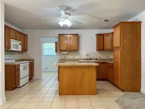 913 Holiday Dr, Tool, TX 75143 photo 8