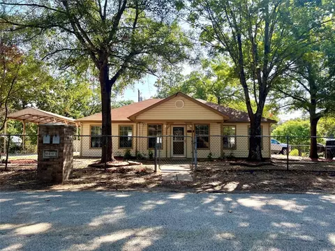 913 Holiday Dr, Tool, TX 75143