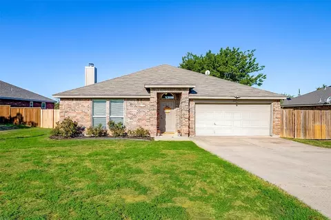 521 N Avenue E, Springtown, TX 76082