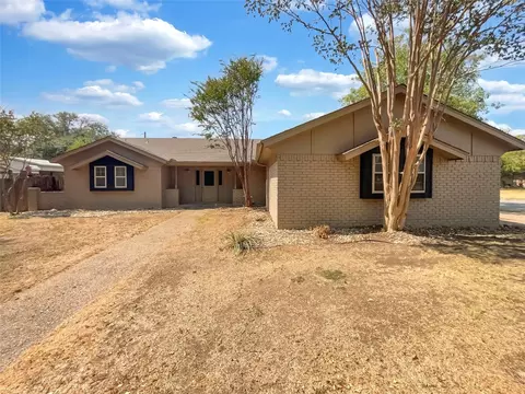 1300 Cindy Ct, Cleburne, TX 76033