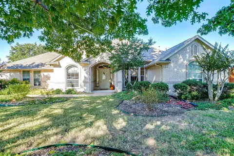 10724 Greenview Ct, Benbrook, TX 76126