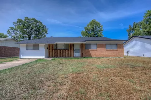 3111 Oliver St, Bossier City, LA 71112