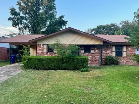 1118 Englemeade Dr, Shreveport, LA 71107