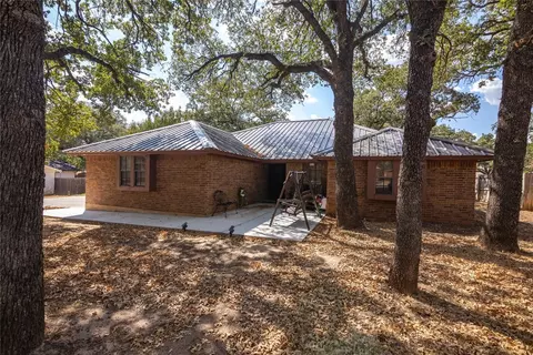 3206 S Lipsey St, Decatur, TX 76234
