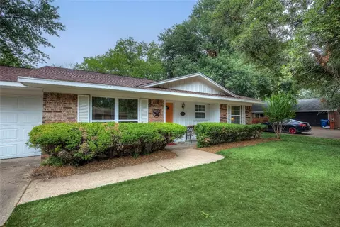 1306 Tanglewood Dr, Commerce, TX 75428