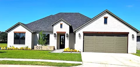 1029 Mickelson Dr, Granbury, TX 76048