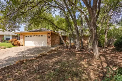 2703 Trail Oak Ct, Arlington, TX 76016