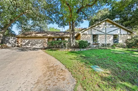 3028 Bramble Oaks Ct, Bedford, TX 76021