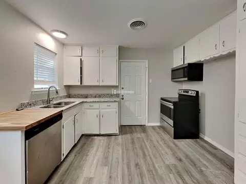 2904 Farrell Ln, Fort Worth, TX 76119