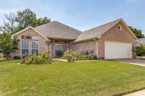 7930 Fox Chase Dr, Arlington, TX 76001