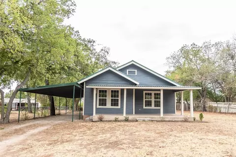 205 E Maple St, Nocona, TX 76255