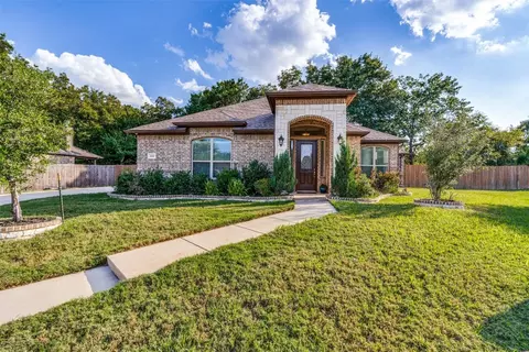 200 Moses Dr, Glenn Heights, TX 75154