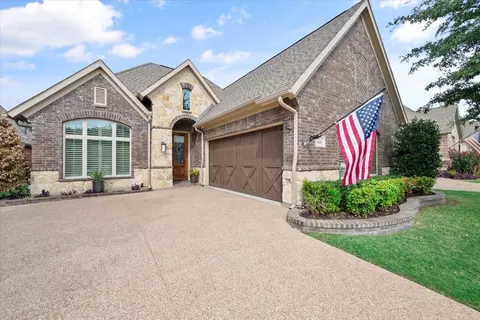 5900 Mira Lago Ln, Arlington, TX 76017