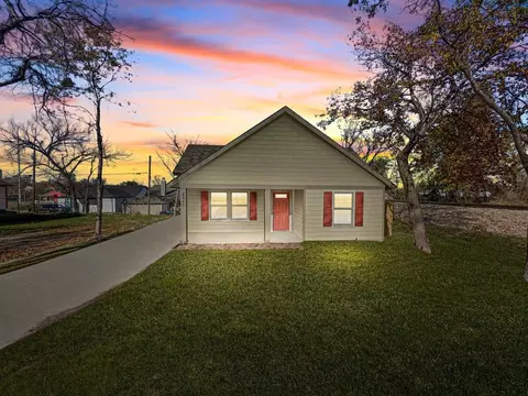 1319 E Tucker St, Fort Worth, TX 76104