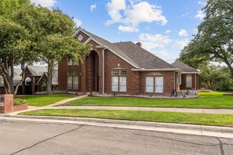 3001 Forestwood Dr, Arlington, TX 76006