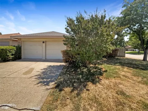 5425 Boxelder Dr, Arlington, TX 76018