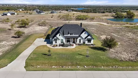613 Dickens Dr, Aledo, TX 76008