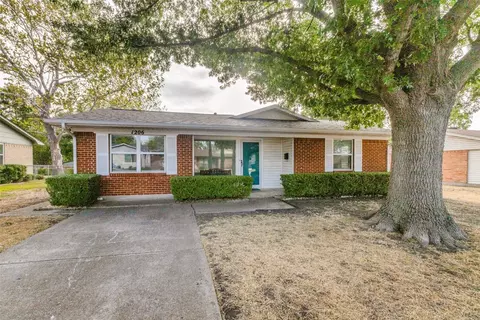 1206 Hillcrest Dr, Garland, TX 75040