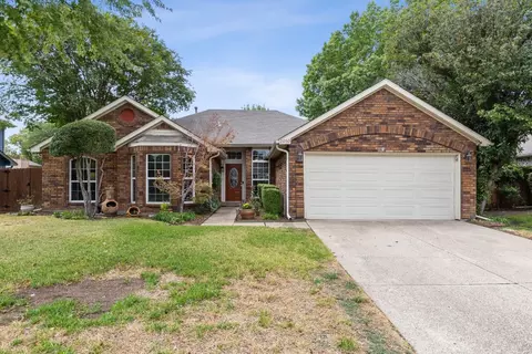 2050 Willowood Dr, Grapevine, TX 76051
