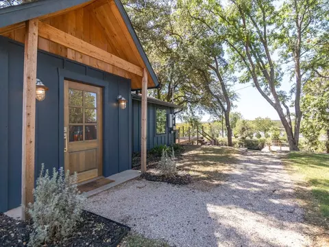 2226 Long Creek Ct, Granbury, TX 76049