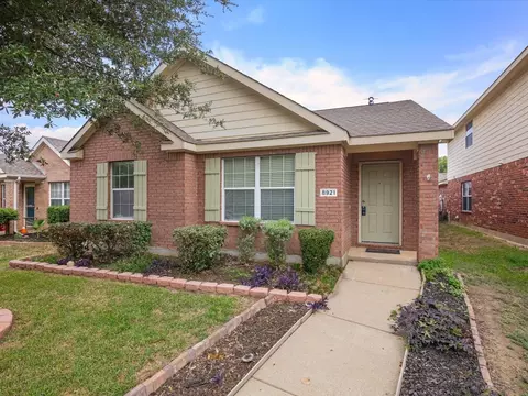 8921 Wayne St, Cross Roads, TX 76227
