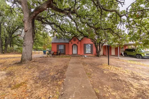 2504 Timberline Dr, Fort Worth, TX 76119