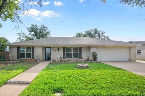 1803 Silver Leaf Dr, Pantego, TX 76013