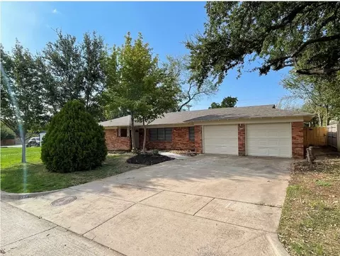 2124 Nottingham Blvd, Fort Worth, TX 76112