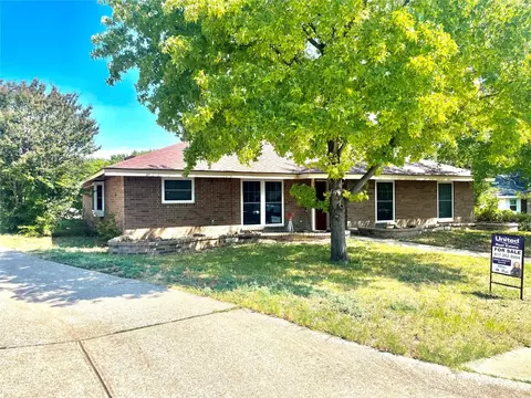 207 Meadowcreek Dr, Duncanville, TX 75137
