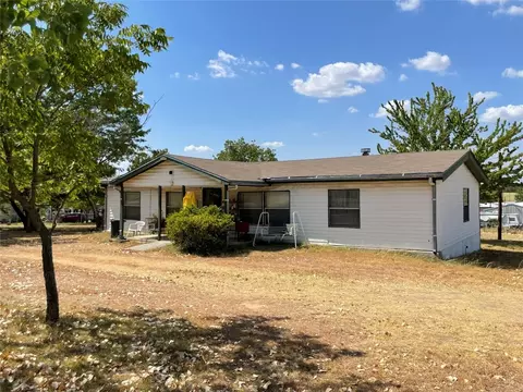 216 Highview Trl, Boyd, TX 76023