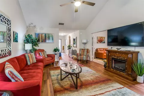 966 Barrymore Ln, Duncanville, TX 75137