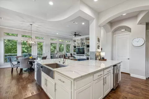 2705 Creekway Dr, Carrollton, TX 75010