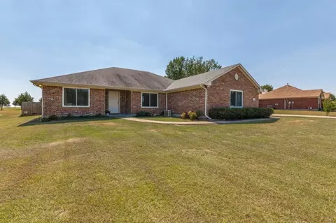 840 Meadow Lark Ln, Red Oak, TX 75154