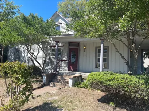 116 E Pecan St, Bowie, TX 76230