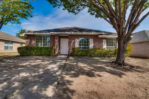 1021 Glencrest Dr, Cedar Hill, TX 75104