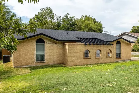 1217 Denmark St, Grand Prairie, TX 75050