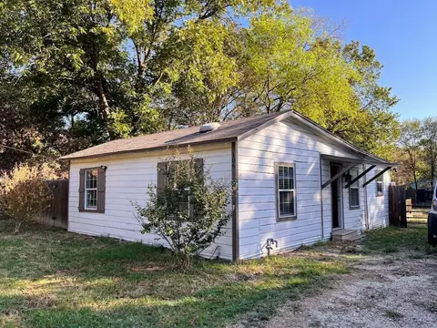 106 Hickory St, Cleburne, TX 76033