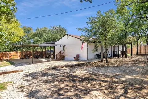 801 S Briaroaks Rd, Burleson, TX 76028