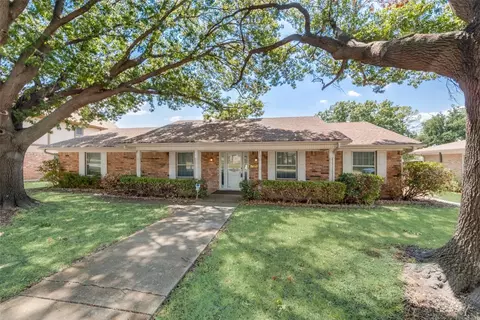 2033 Oxford Cir, Grand Prairie, TX 75051