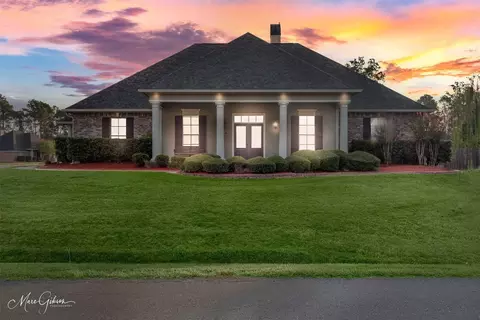 1701 Turning Leaf Trl, Haughton, LA 71037