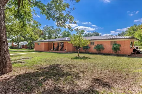 603 W 14th St, Brady, TX 76825