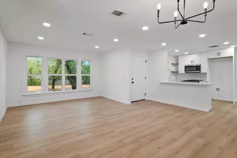 400 Walnut St, Grandview, TX 76050