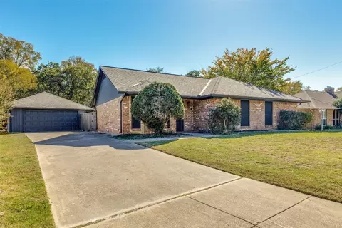 5407 Stagetrail Dr, Arlington, TX 76017
