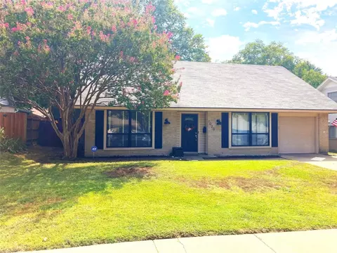 1020 S Gloucester St, Irving, TX 75062