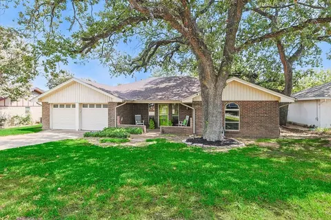 3628 Spring Grove Dr, Bedford, TX 76021