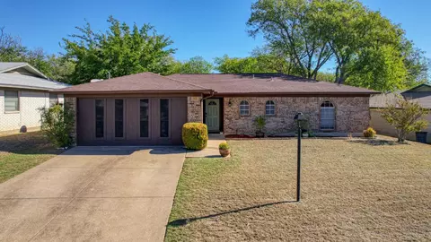 401 Rolling Hills Dr, Aledo, TX 76008