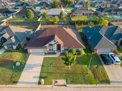 19494 Sara Ln, Flint, TX 75762