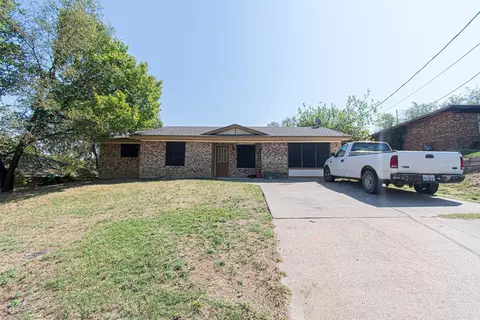 606 N 1st St, Midlothian, TX 76065