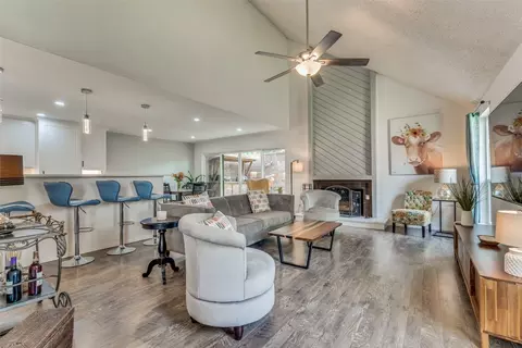 617 Castlewood Ln, Arlington, TX 76012