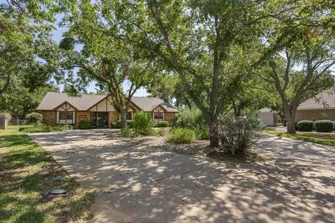 8805 Rosedown Ct, Granbury, TX 76049